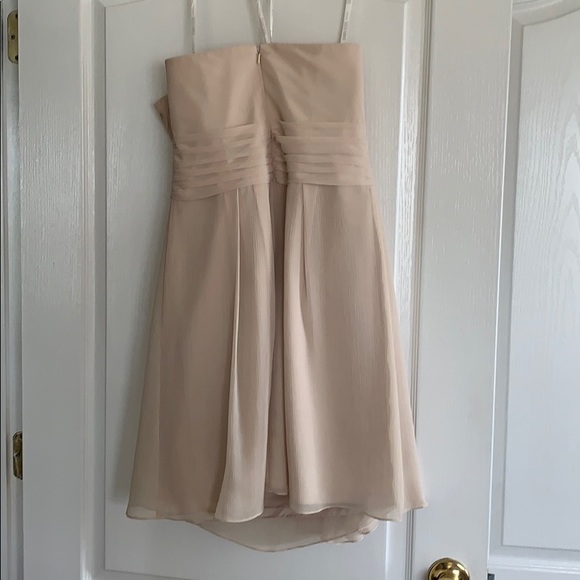 Short crinkle chiffon dress with front cascade - Picture 3 of 4